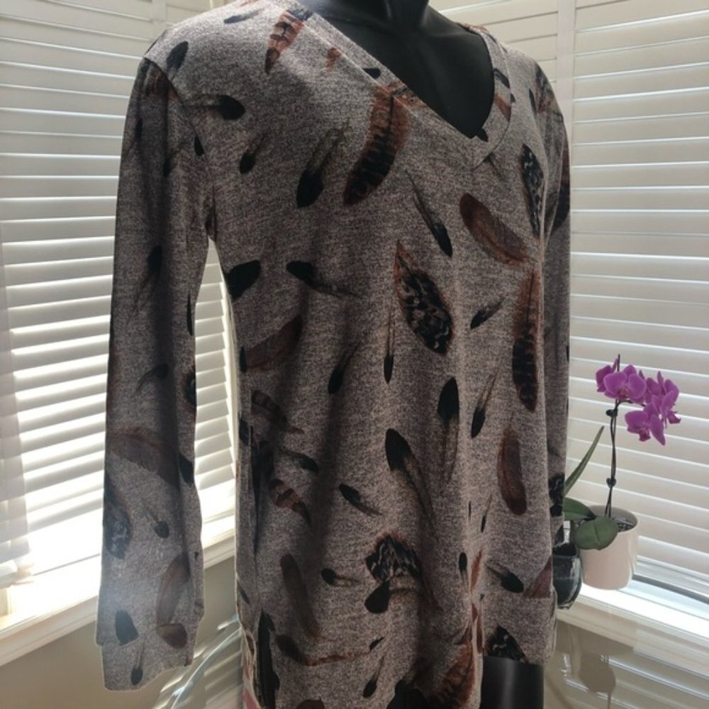 Fantastic Fawn Cerys Feather Top ♻️3/$40♻️